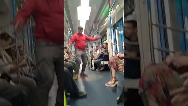 Танец в метро Москва(3) смотреть онлайн