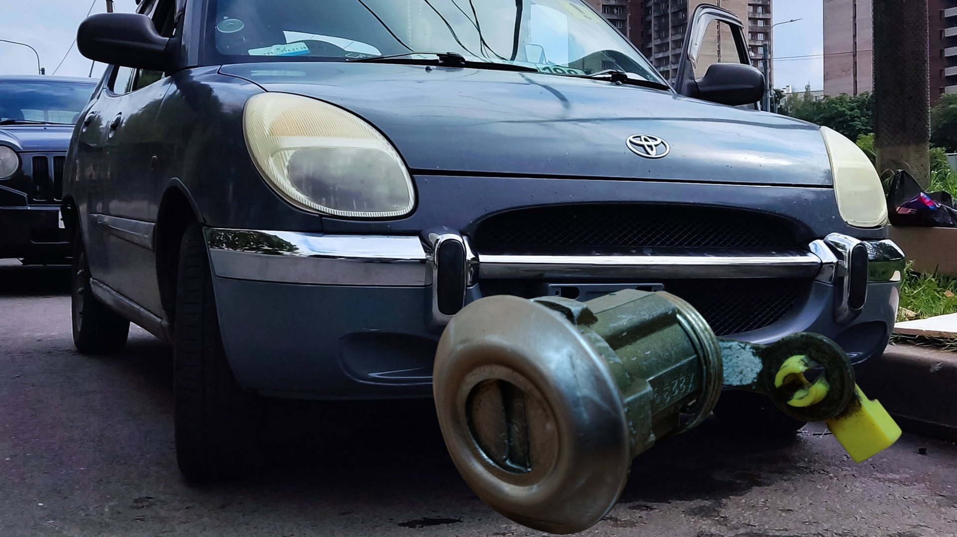 Toyota Duet Daihatsu Sirion ремонт личинки замка двери