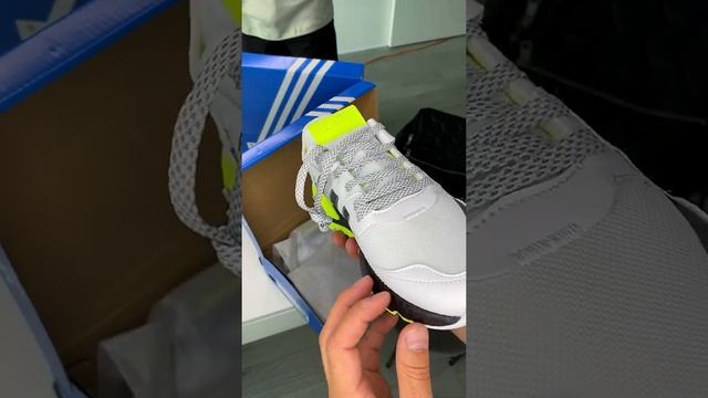 Кроссовки adidas Nite Jogger Cloud White Signal Green смотреть онлайн