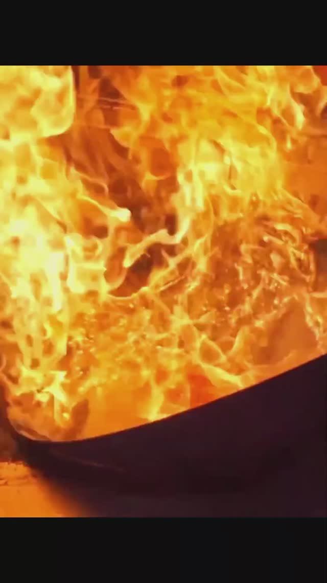 Жареная лапша на сильном огне. Канал Уличная Еда / Street Food Channel смотреть онлайн