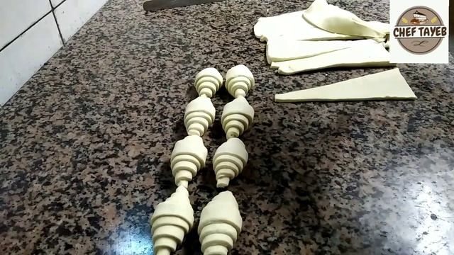 Sample croissant with praline🥐🥐🥐 смотреть онлайн