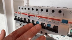 Электрика в квартире. Автоматы, Дифавтоматы, УЗО и кабели. Как собрать щиток.