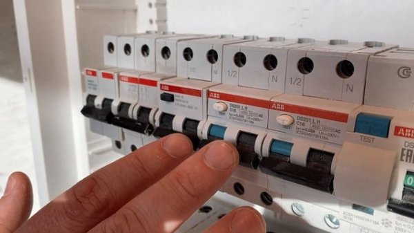 Электрика в квартире. Автоматы, Дифавтоматы, УЗО и кабели. Как собрать щиток.