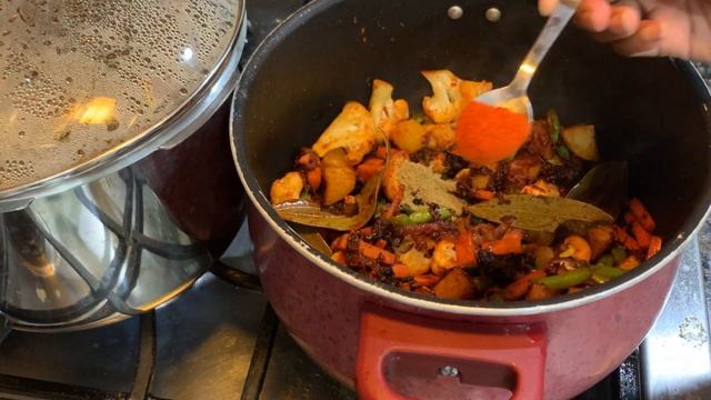 veg dum biryani recipe || వెజ్ దమ్ బిర్యాని || how to make hyderabad veg dum biryani смотреть онлайн