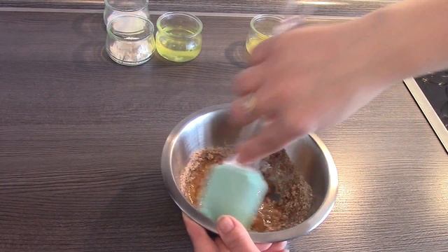 Moussetorte "Brombeer, Mispel, Pistazie und Schokolade" смотреть онлайн
