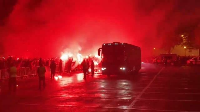 L'arrivée du car du Stade Rennais au Roazhon Park avant le match contre Larnaca, le 3 novembre смотреть онлайн