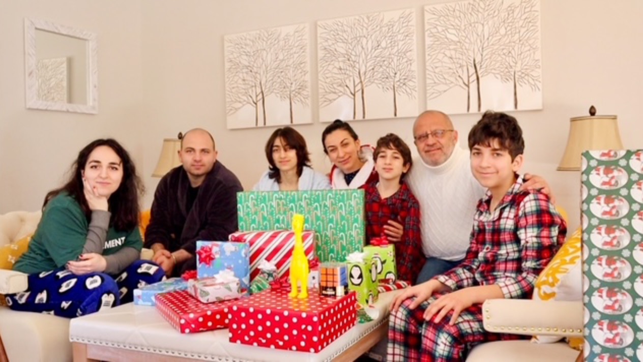 Открываем Подарки от Детей 🎁🎅🏻 | Пробуем Разные Макароны на Ужин | Эгине | Семейный Влог смотреть онлайн