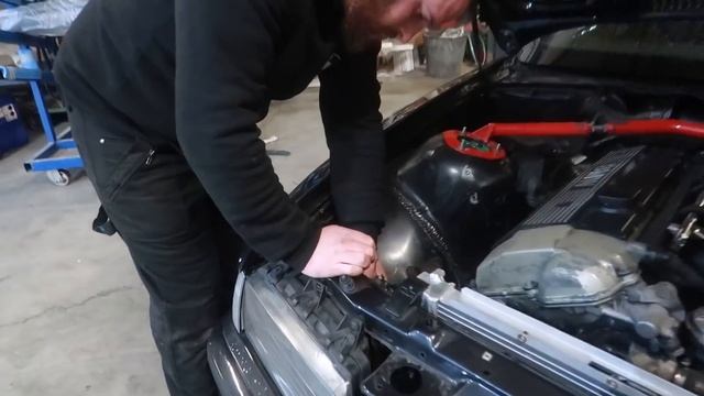 OH! les phares de la e36 fonctionnent enfin après 3 ans смотреть онлайн