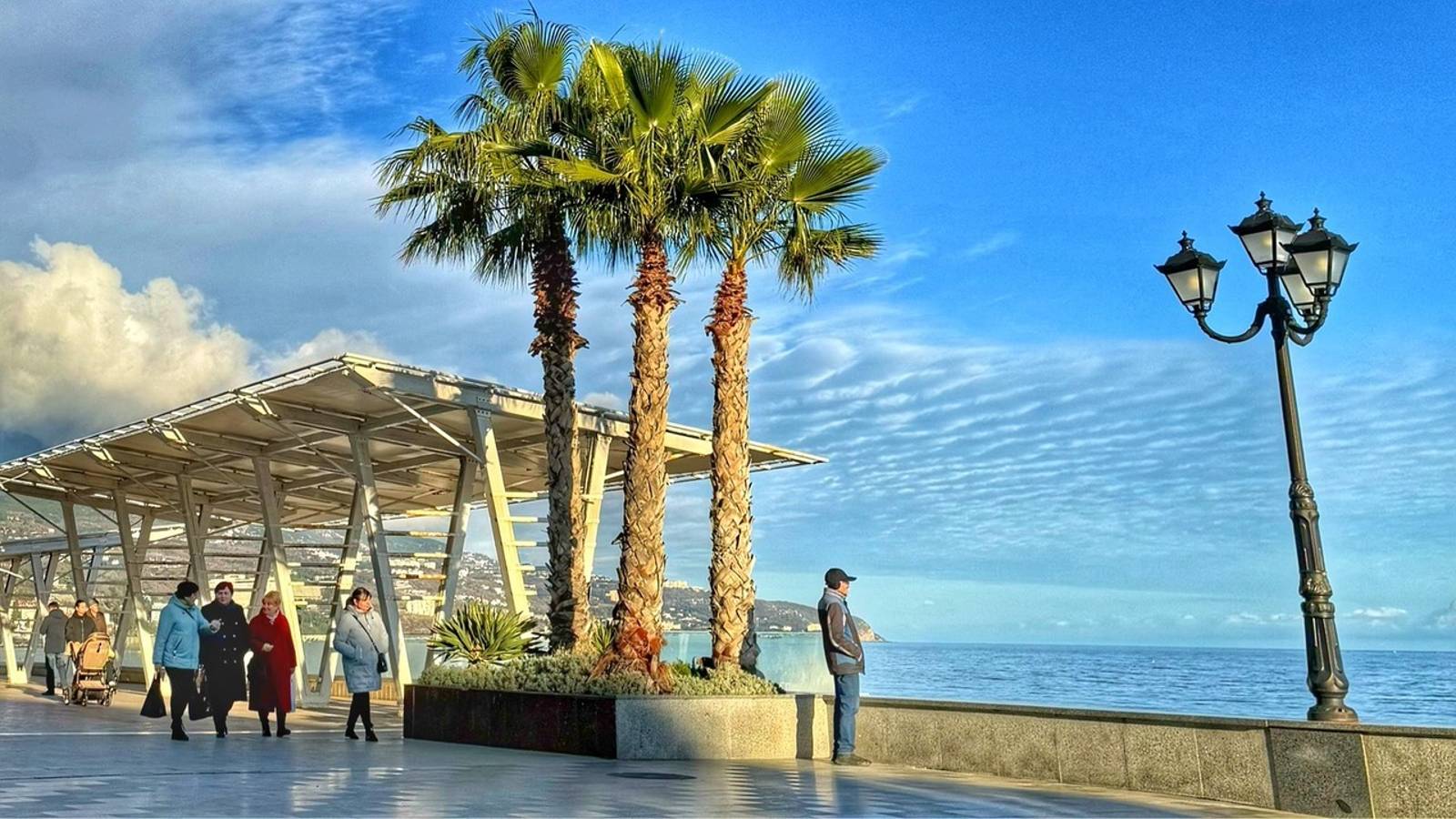 ЯЛТА НОВОГОДНЯЯ. Зимние каникулы в КРЫМУ. ПОКАЗЫВАЕМ лучшие места! КРЫМ 2025. смотреть онлайн