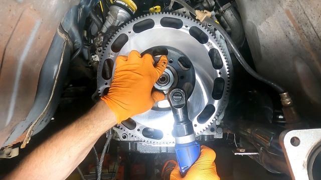 How to remove and install pilot bearing, flywheel, clutch and install transmission on a Mazda RX8 смотреть онлайн