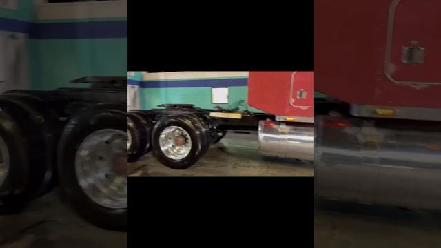 Peterbilt 379( 75 chrome shop truck show) vlog my boy purchase his first truck 🤘🏾💙 смотреть онлайн