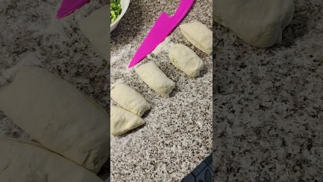 СЕГОДНЯ У МЕНЯ НА ЗАВТРАК ЛЕПЕШКИ С ЗЕЛЕНЬЮ смотреть онлайн
