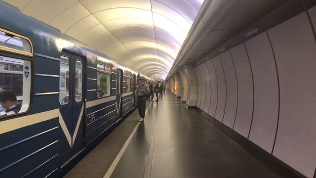 Аквариум на станции «Волковская» смотреть онлайн