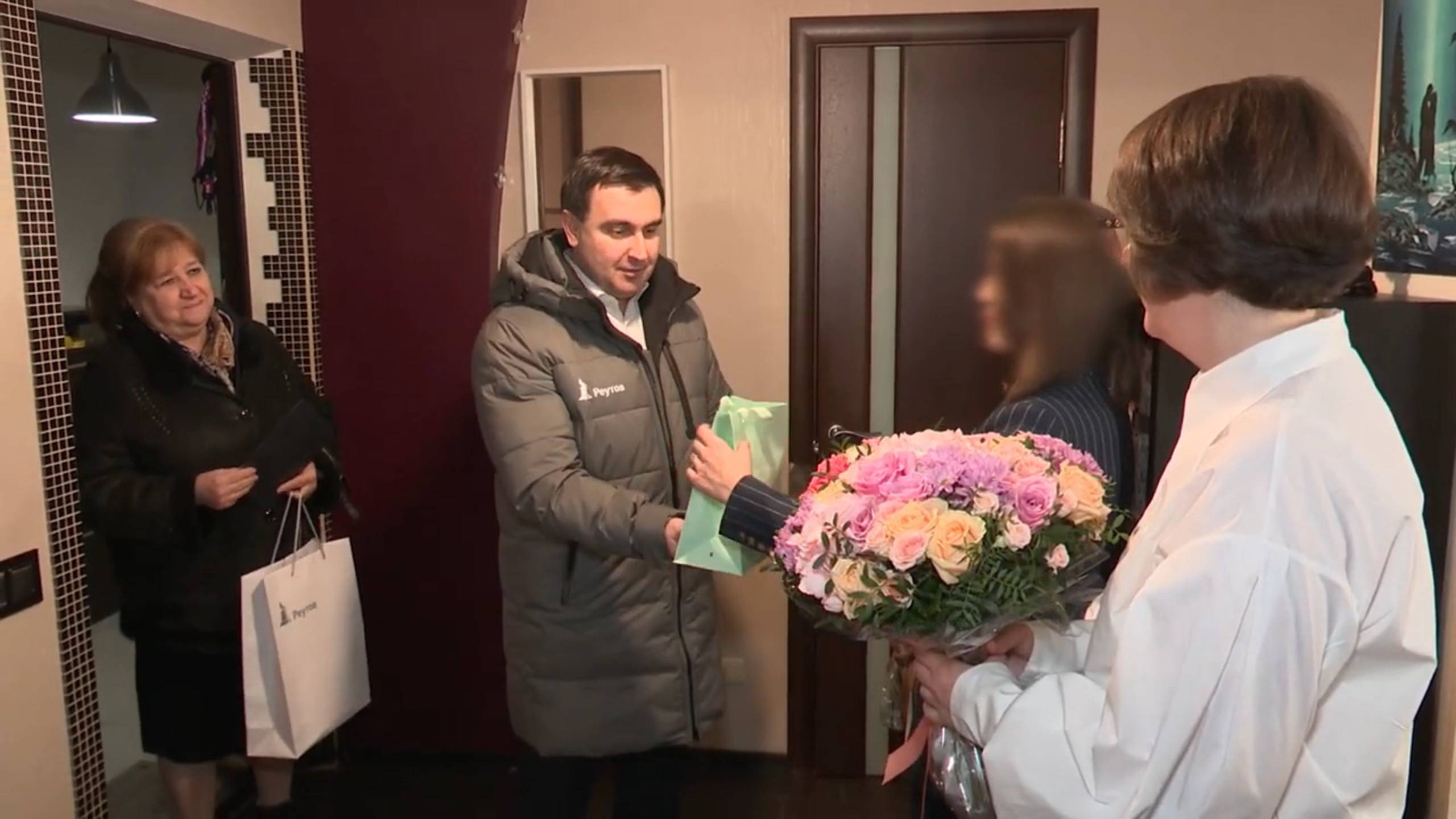 В рамках акции «Ёлка желаний» в Реутове исполнилась мечта ещё одного ребенка 26.12.2024 смотреть онлайн