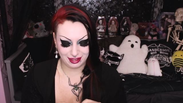 WHAT'S IN MY BAGS? | Toxic Tears смотреть онлайн