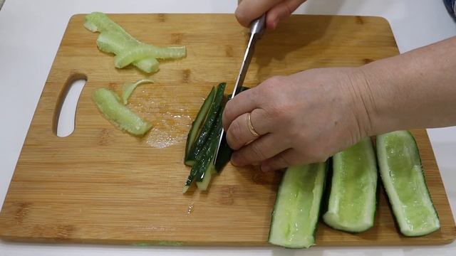 Корейский огуречный салат! Korean cucumber salad! смотреть онлайн