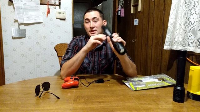 Guidesman 6000 Lumen Rechargeable FlashLight Review ! (Menards) смотреть онлайн