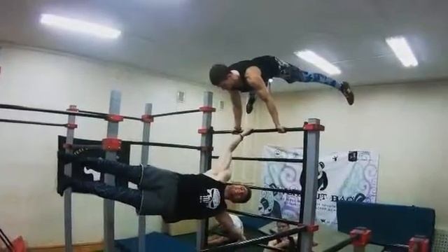 Легкая статика в зале Steel Brothers Team смотреть онлайн