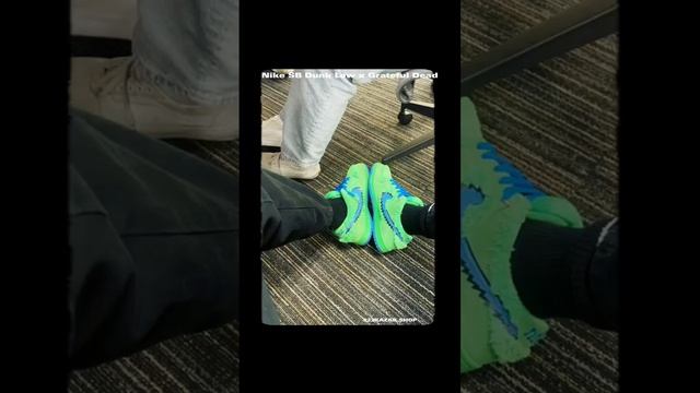 Nike SB Dunk Low x Grateful Dead смотреть онлайн