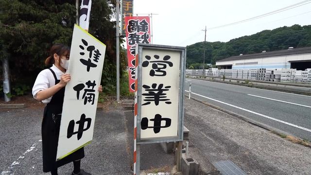 止まらないカツ丼ラッシュ！山奥のポツンとガッツリうどん屋に働く男と常連が殺到する爆裂ランチ！
