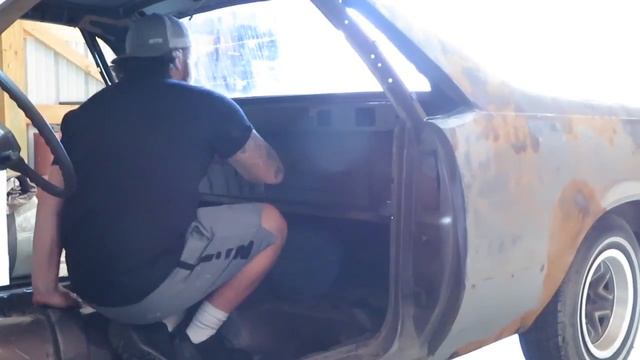 Glass removal on the 1983 El Camino смотреть онлайн