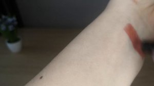 Увлажняющая матовая помада "Ультра" Avon. Свотчи помада Эйвон