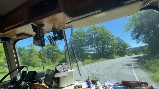 Driving our classic 1962 GM 4106 bus conversion смотреть онлайн