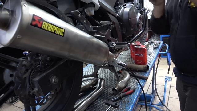 Akrapovič μετατροπή CBF 1000 ( DIY modification akrapovic exhaust ) смотреть онлайн