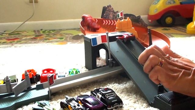 Гоночная трасса Lightning McQueen Молния Маккуин Rivals race-off track set Disney collection смотреть онлайн