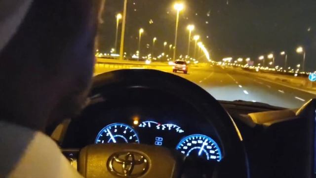 Toyota Land Cruiser 4.6 Vs Land Cruiser 5.7 Quick Race.