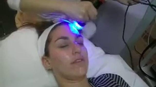 Derma Bright Clinic Micro-current with LED Light Treatment смотреть онлайн