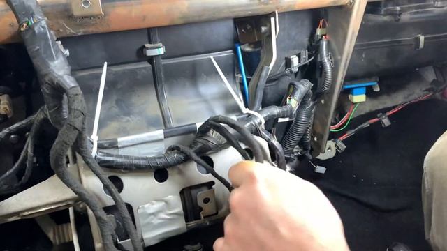 Правильное расположение подкапотной косы Лада гранта FL (фл) смотреть онлайн