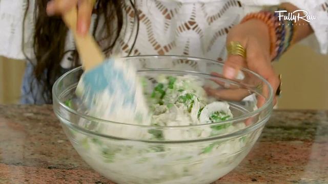 THE BEST RAW VEGAN ONION DIP EVER! смотреть онлайн