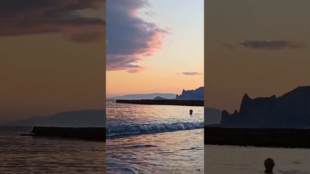 Набережная в г.Судак. Оркестр и музыка моря..06.09.22 смотреть онлайн
