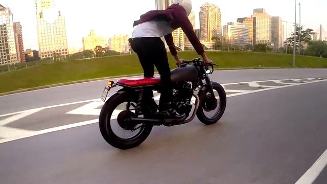 Pedrinho's HONDA CB400 custom seats смотреть онлайн