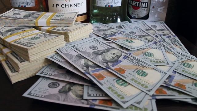 Cash Guy Counting 100 Dollar Bills! Fat Stacks Of Money For Your Pleasure!