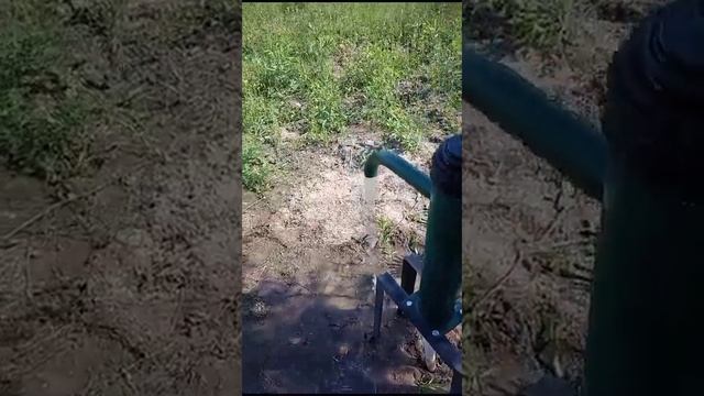 Абиссинская скважина с ручным насосом