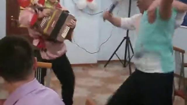 на свадьбе друзей смотреть онлайн