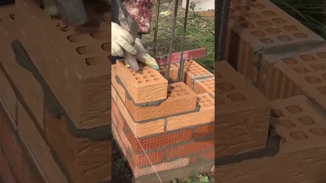 Каменные работы. Кладка двухэтажного мансардного дома. Облицовочный кирпич Альтаир, газоблок. смотреть онлайн