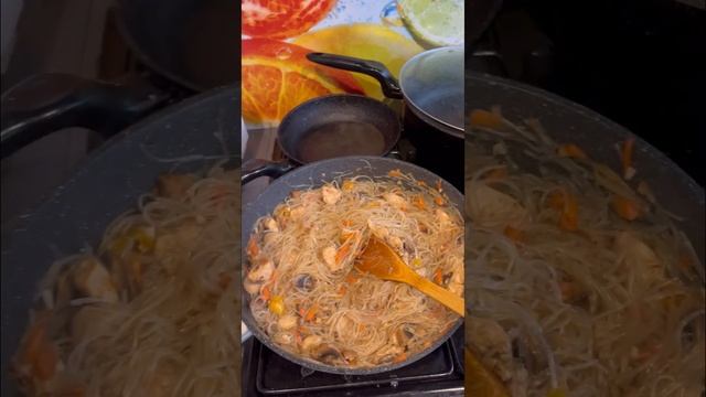 На ужин сегодня фунчоза ) я люблю когда овощей больше разных , но сегодня так ) #фунчозарецепт смотреть онлайн
