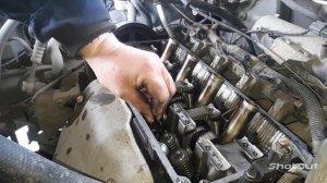 Замена маслосъёмных колпачков на Mitsubishi Lanser.