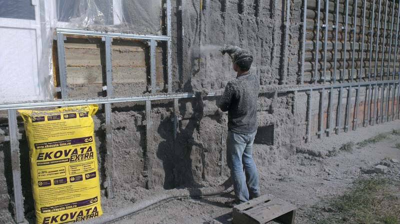 Нанесение эковаты с водой, утепление влажным способом, установкой с доп.комплектом. смотреть онлайн