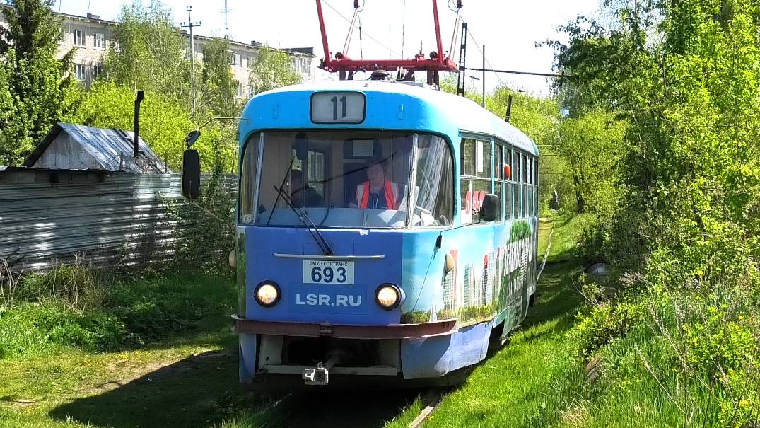"По заповедным местам". Трамвай Tatra T3SU борт. №693 следует по маршруту 11 по улице Татищева смотреть онлайн