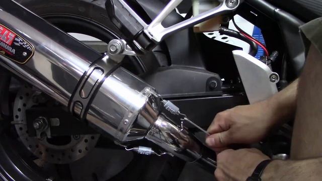 CBR300R - Installing a slip-on exhaust смотреть онлайн