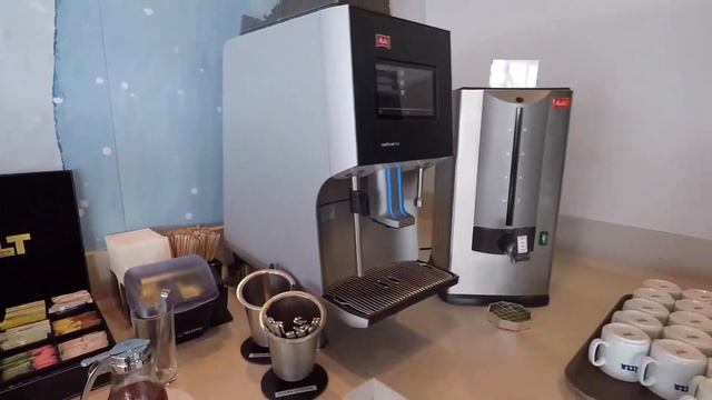 Celebrity Beyond Spa Cafe and Juice Bar Located in the Solarium offering Detox Drinks and Snacks смотреть онлайн