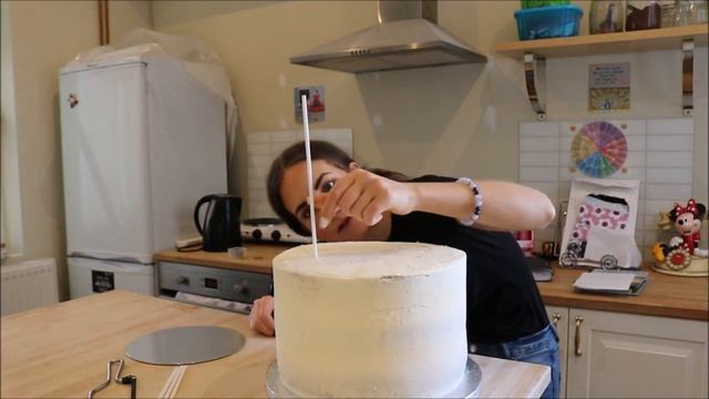 How to dowel a 3 tiered cake! смотреть онлайн