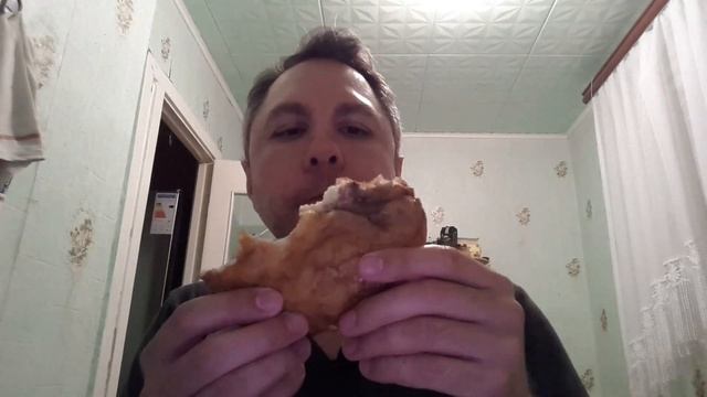 ASMR EATING SOUNDS. КУШАЮ БЕЛЯШ И ЗАПИВАЮ ПЕПСИ-КОЛОЙ смотреть онлайн