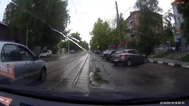 Водитель Лансера не смотрит по зеркалам смотреть онлайн