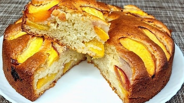 Самый простой и очень вкусный пирог с сезонными ягодами или фруктами. смотреть онлайн