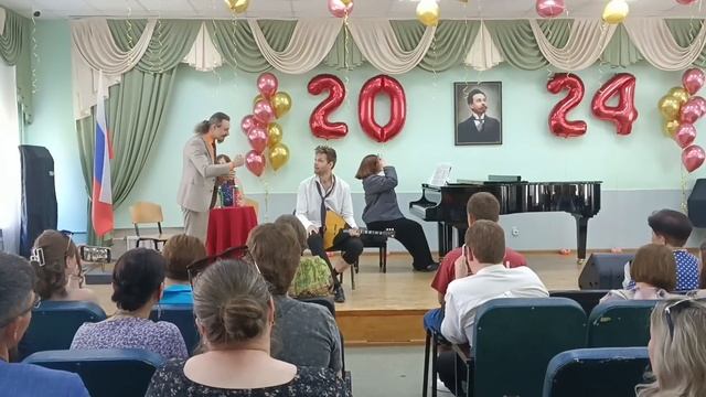 Моцарт на балалайке. Шутка на выпускной 2024 в МОБМК им. А.Н.Скрябина смотреть онлайн